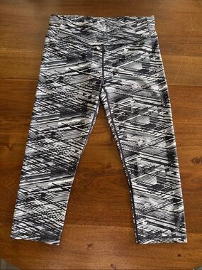 Fabletics Black & White Geo-Print Active Leggings